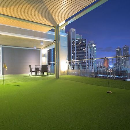 V Residence Serviced Apartment Bangkok Exteriör bild