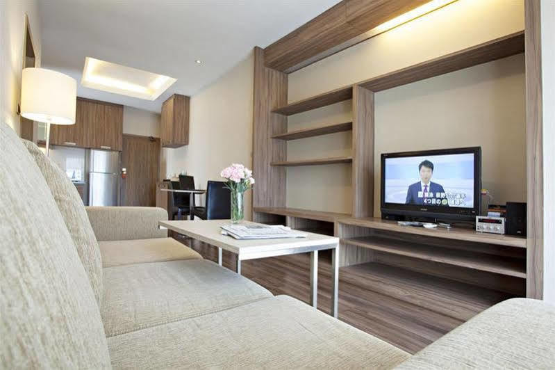 V Residence Serviced Apartment Bangkok Exteriör bild