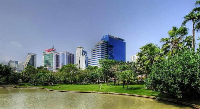V Residence Serviced Apartment Bangkok Exteriör bild