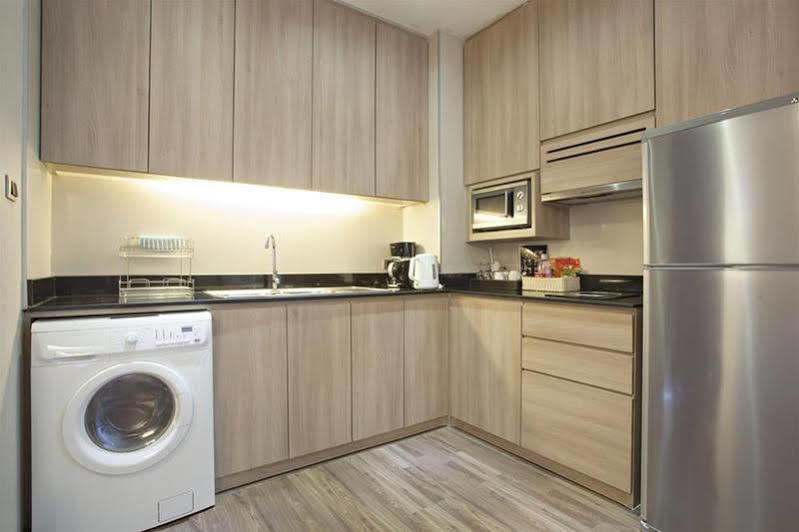 V Residence Serviced Apartment Bangkok Exteriör bild