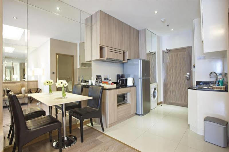 V Residence Serviced Apartment Bangkok Exteriör bild