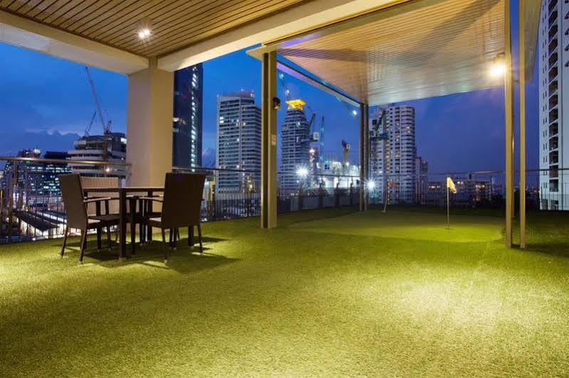 V Residence Serviced Apartment Bangkok Exteriör bild
