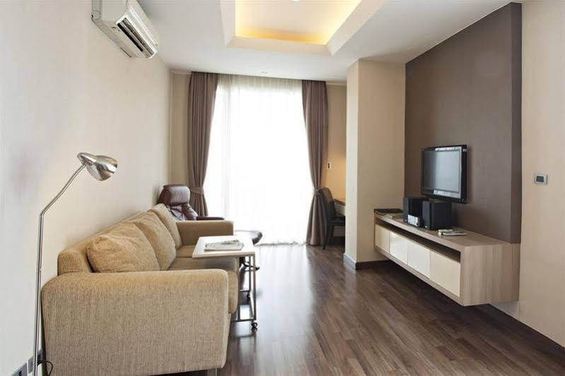 V Residence Serviced Apartment Bangkok Exteriör bild