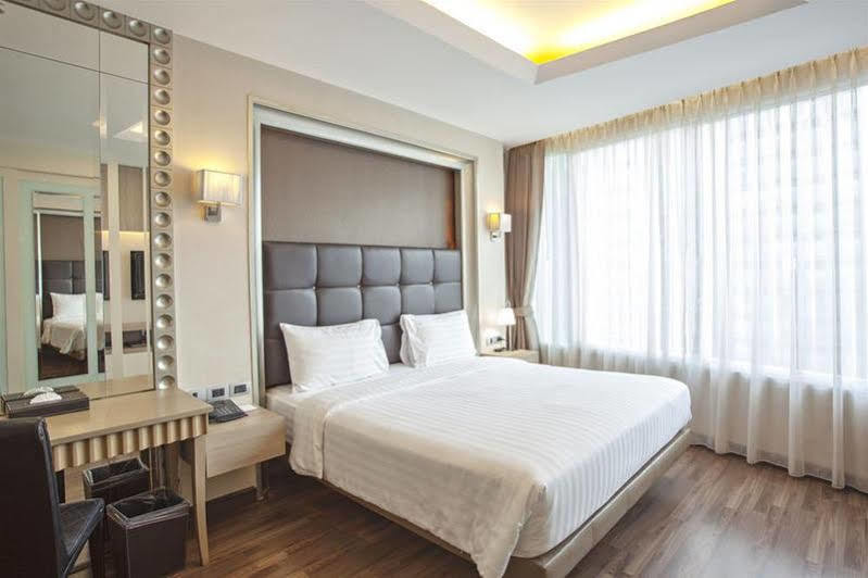 V Residence Serviced Apartment Bangkok Exteriör bild