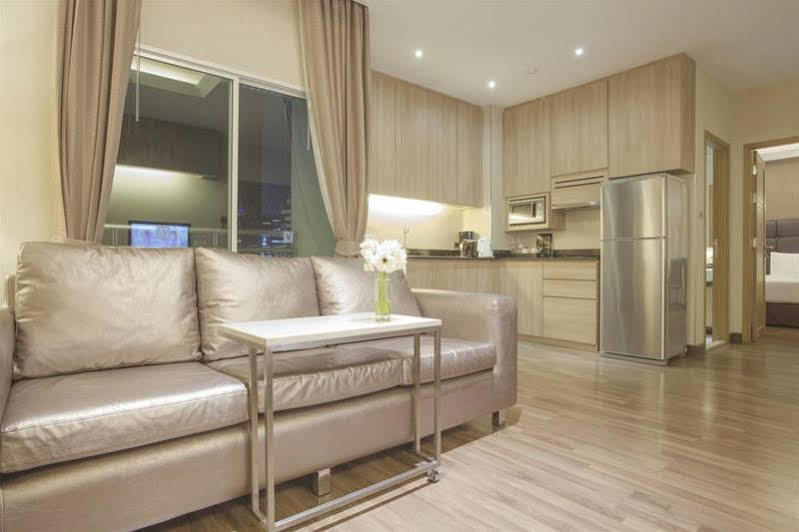 V Residence Serviced Apartment Bangkok Exteriör bild