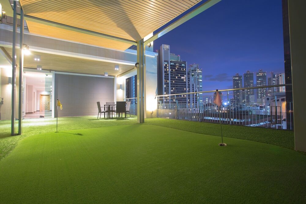 V Residence Serviced Apartment Bangkok Exteriör bild