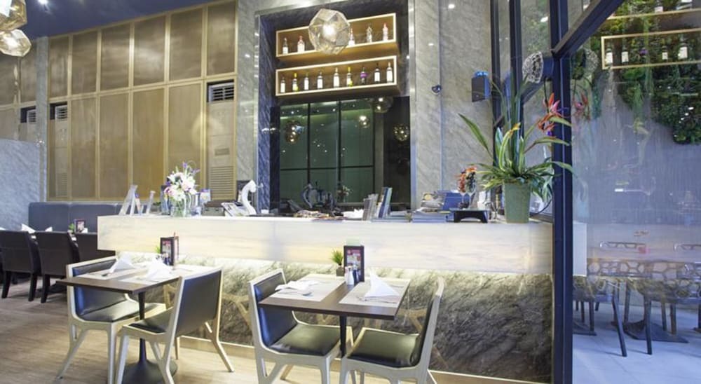 V Residence Serviced Apartment Bangkok Exteriör bild